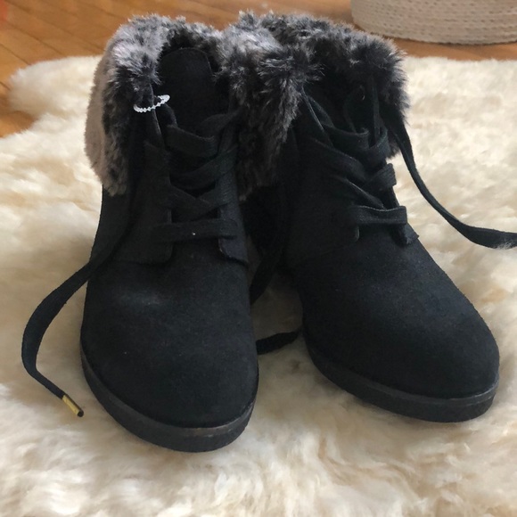 COLE HAAN wedge heel faux fur-cuff lace up booties. Black size 5 1/2 B. - Picture 4 of 14